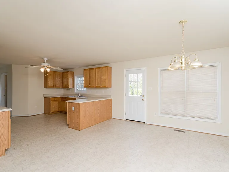 2916 Greenway Ave — Photo 9