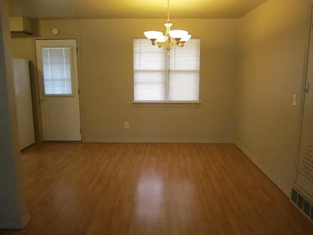 3 bed, 1100 sqft, $1,200 — Photo 4