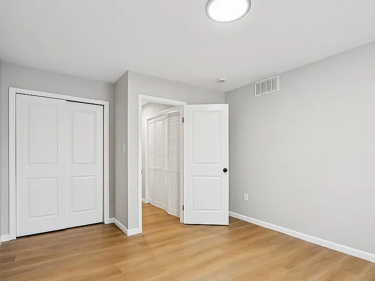 3 Bryn Mawr Ct — Photo 4