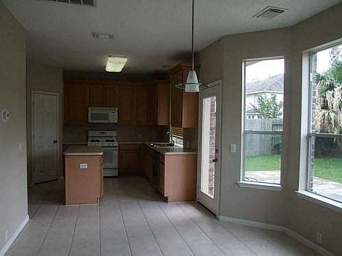 2nd image of 4703 Silverlake Dr