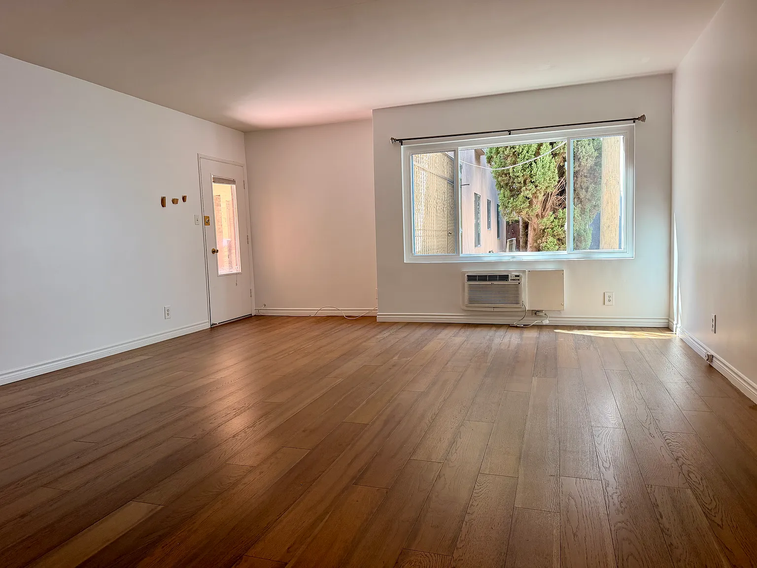 2 bed, 1000 sqft, $2,849 — Photo 3