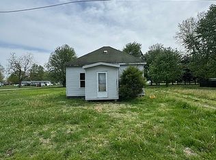 307 S 6th St, Witt, IL 62094