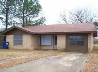 1003 E Fitzgerald St, Bangs, TX 76823