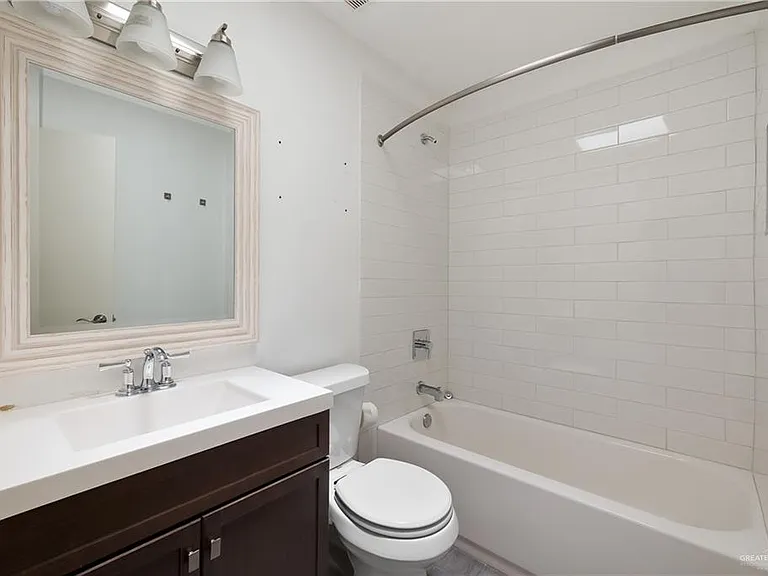901 Galveston Ave #C — Photo 11