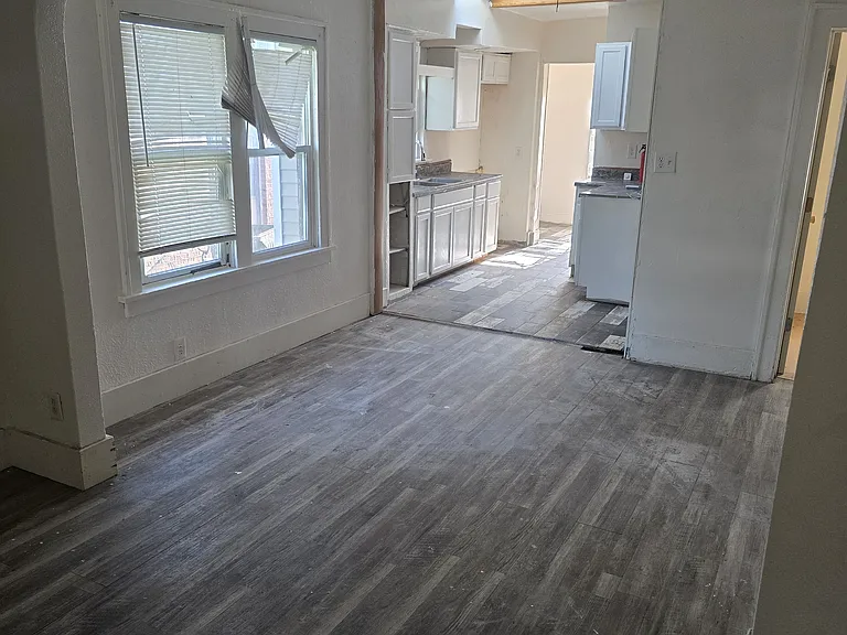 2315 N Ellis St — Photo 3