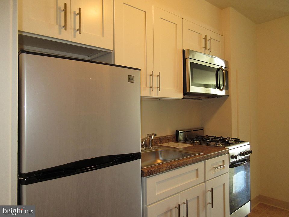 1st image of 604 S Washington Sq APT 113