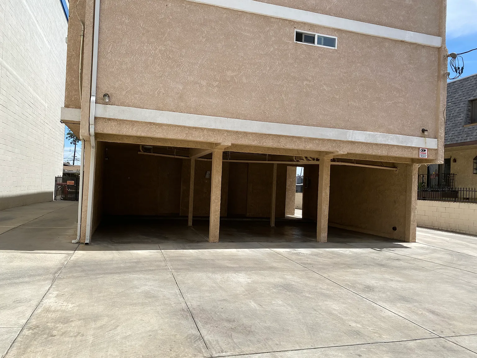 33 S Marguerita Ave — Photo 3