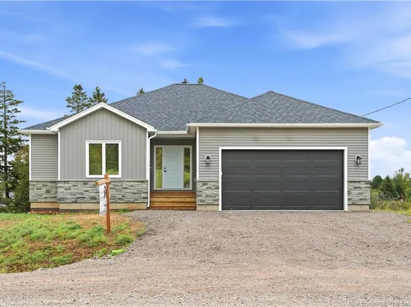 17 Burman St, Sackville, NB E4L 0E7