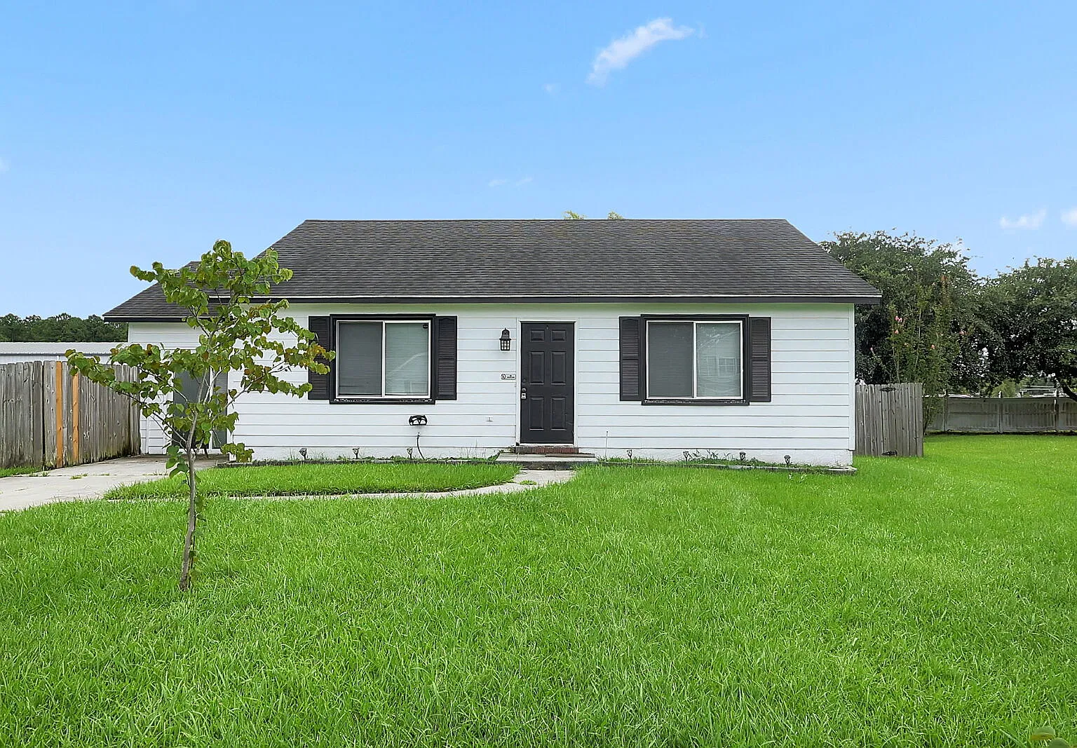 3 bed, 3.0 bath, $1,400 — Photo 1