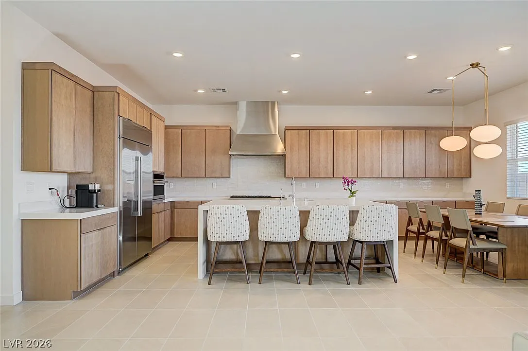 5 bed, 4.5 bath, 4355 sqft, $6,000 — Photo 4