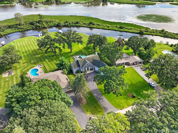 2607 Knob Hill Rd, Johnsburg, IL 60051