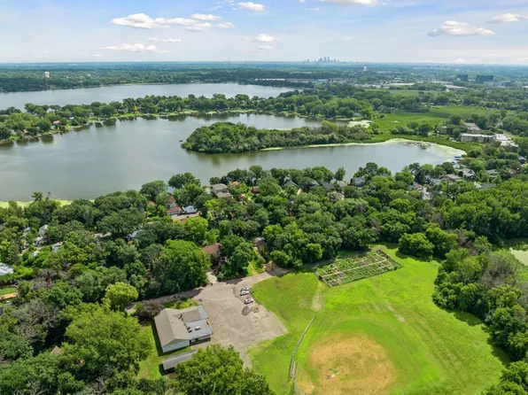 1665 Evergreen Ln N, Plymouth, MN 55441