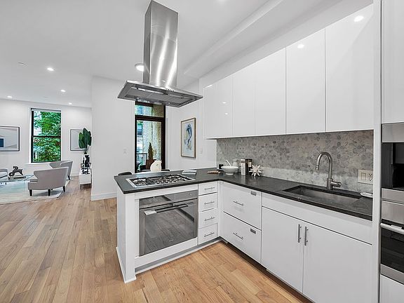 4th image of 345 E 50th St APT 3C