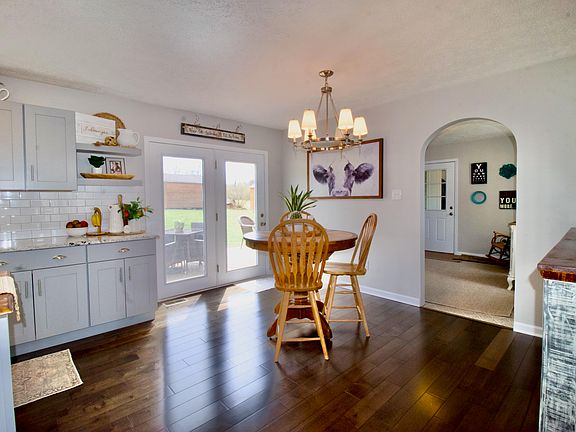 5th image of 318 Cherry Grove Ln