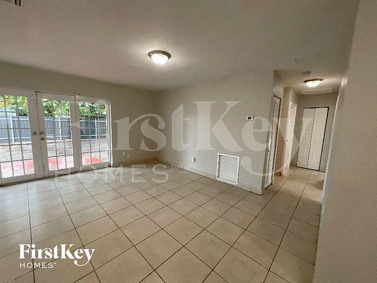 4115 NW 185th St — Photo 2