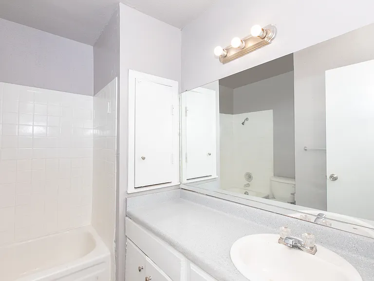 Country Oaks Apartments — Photo 15