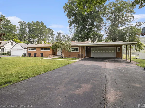 22813 Meridian Rd, Grosse Ile, MI 48138