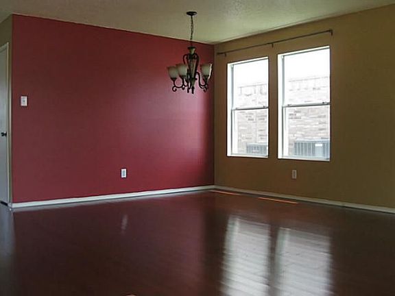 3rd image of 2705 Lazy Oak Dr