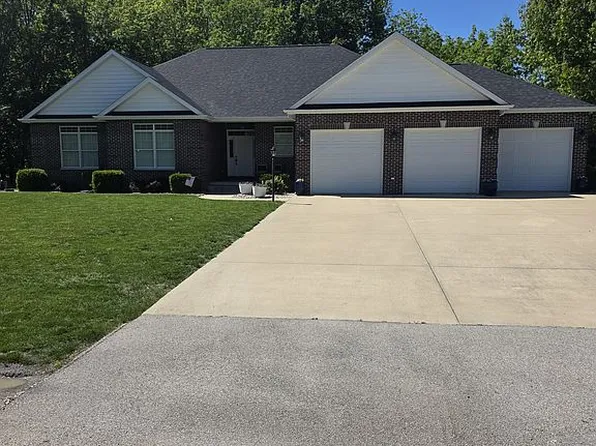 36 Queens Point, Mattoon, IL 61938