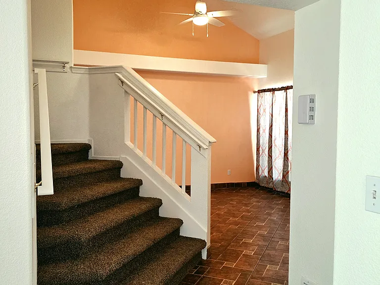 1270 Fountain Loop — Photo 8