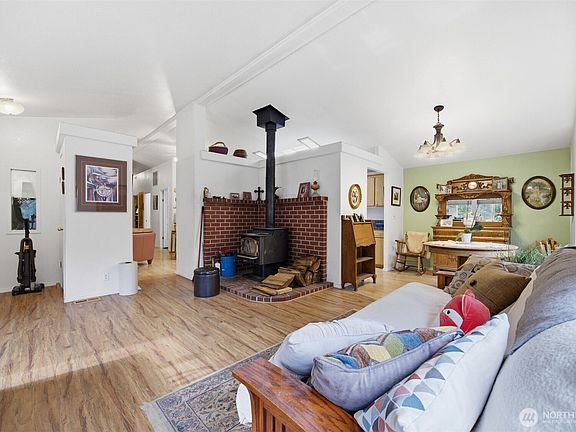 5th image of 1904 Yew Street Road