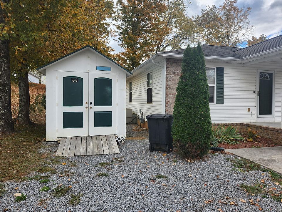 8 x 12 locking storage shed