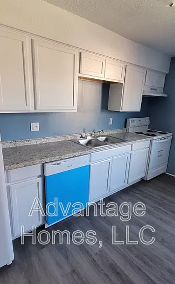 744 N 70th St — Photo 11