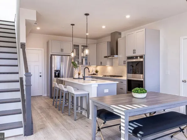 20900 Bluebird Sq, Sterling, VA 20165