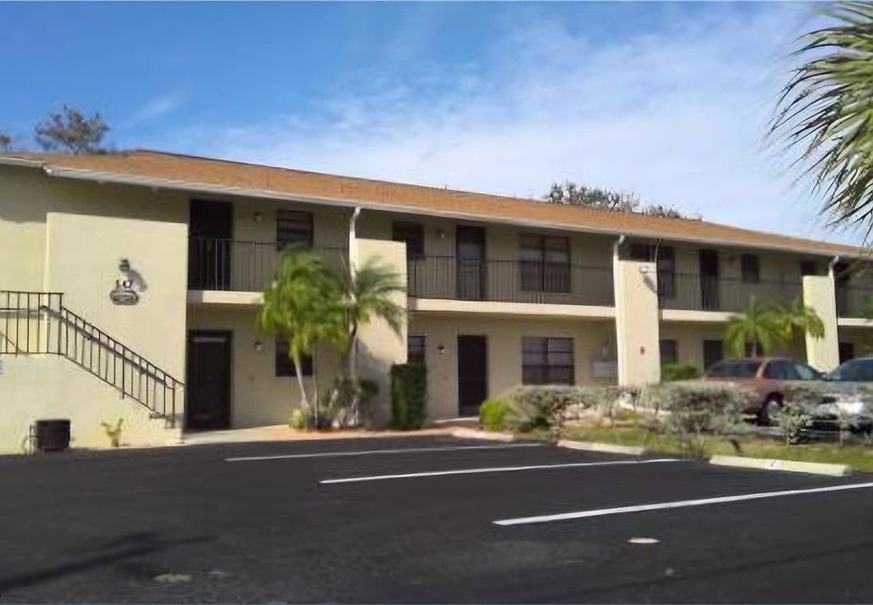 1st image of 642 SE 13th Pl APT 8