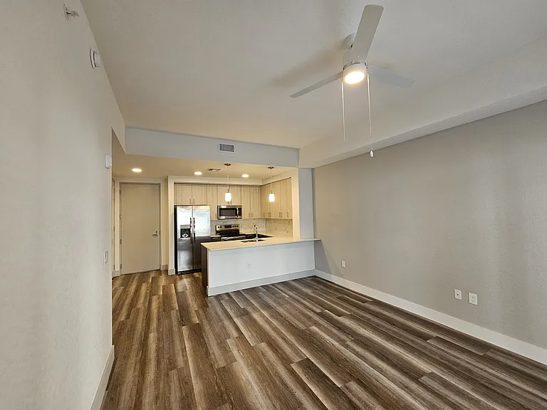 Living room and Kitchen 1/1 Serene