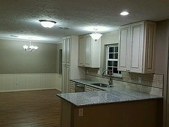 3rd image of 1901 Happy Valley Dr
