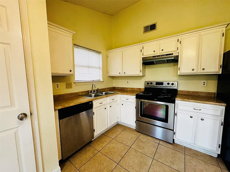 17118 Amber Ridge Dr — Photo 11