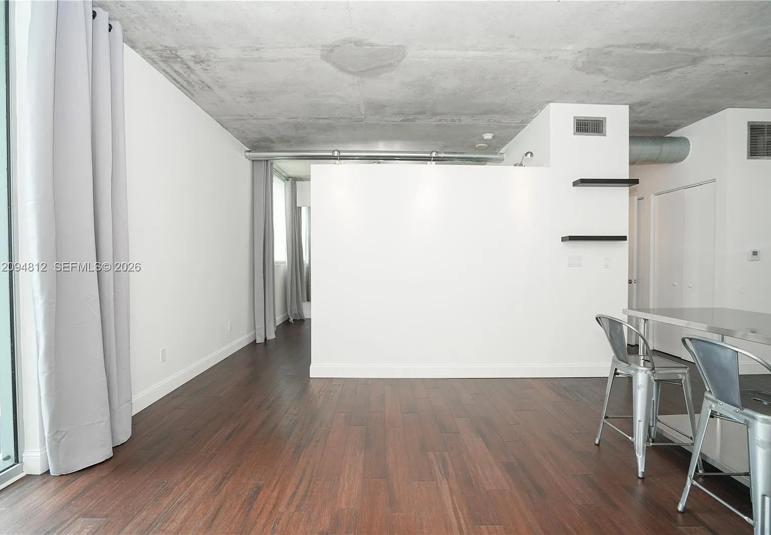 Neo Vertika Condo — Photo 4