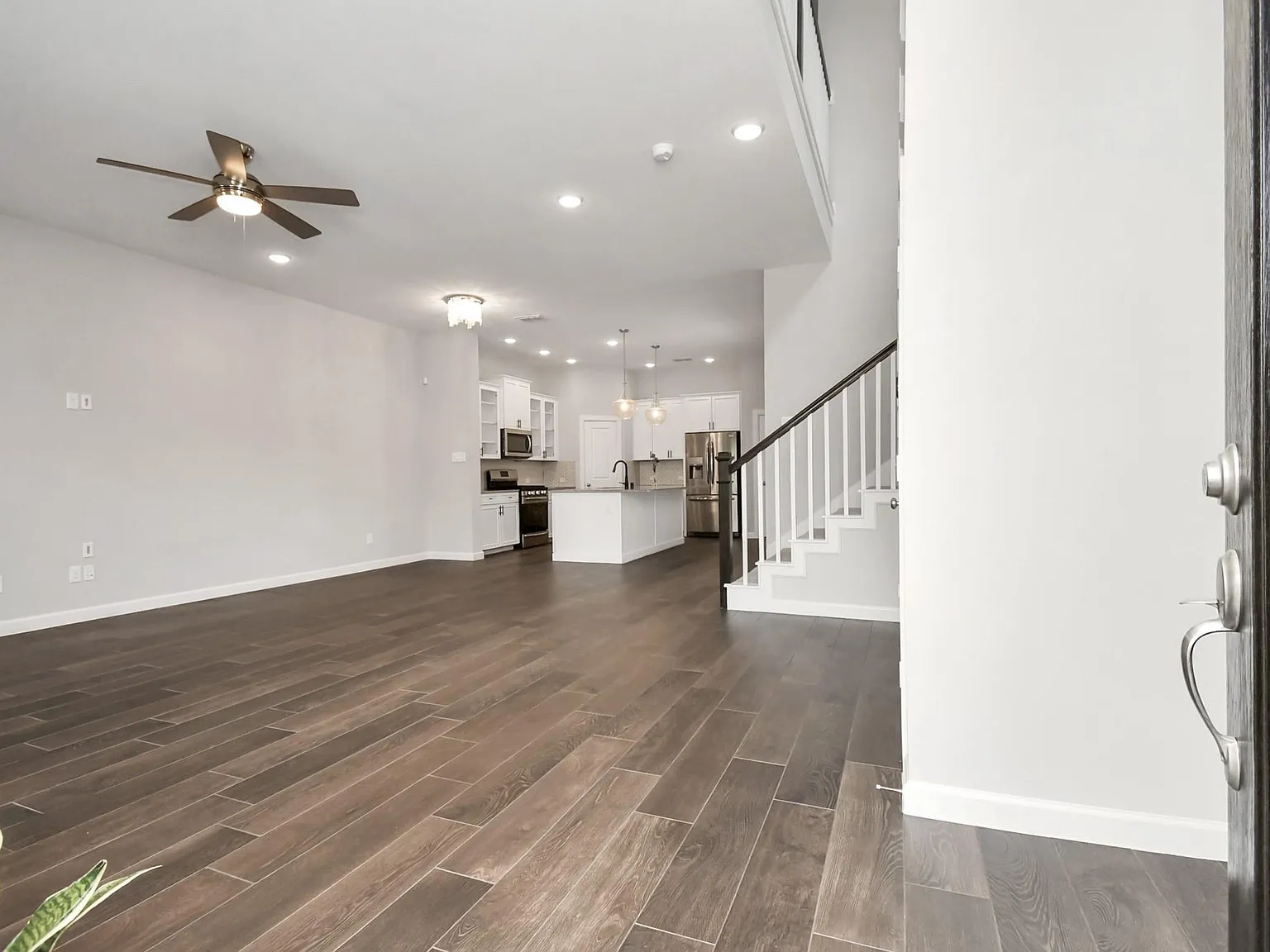 3 bed, 2.5 bath, 1930 sqft, $2,450 — Photo 4