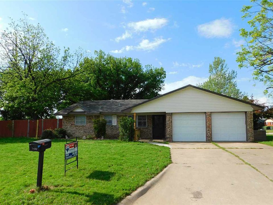 1st image of 6704 NW Compass Dr