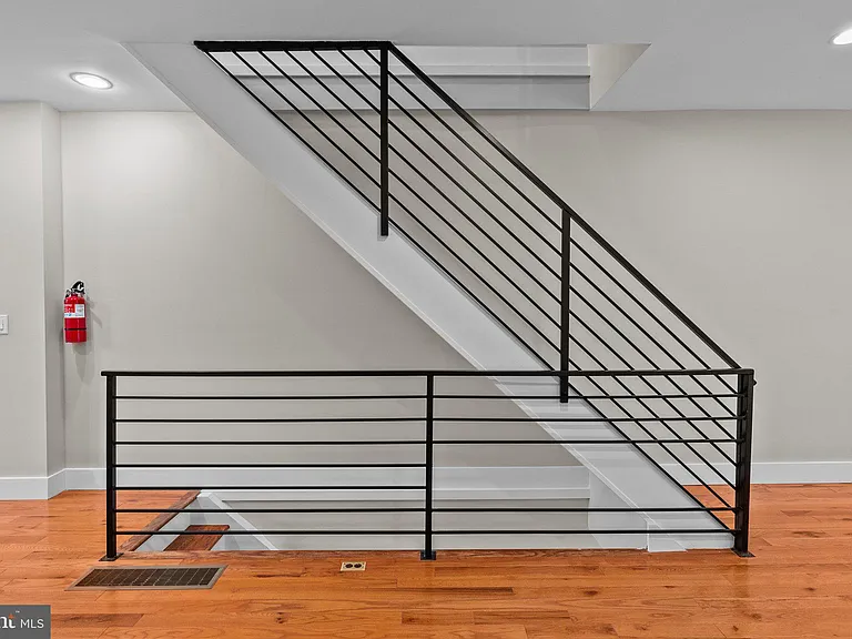 2142 N Percy St — Photo 10