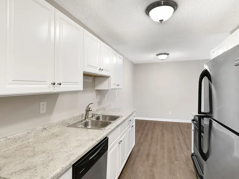 Hearthwood Apartments — Photo 7