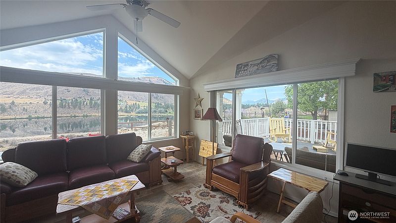 3rd image of 7 Quaking Aspen Drive