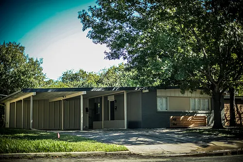 904 Chevy Chase Dr #1 Photo 1
