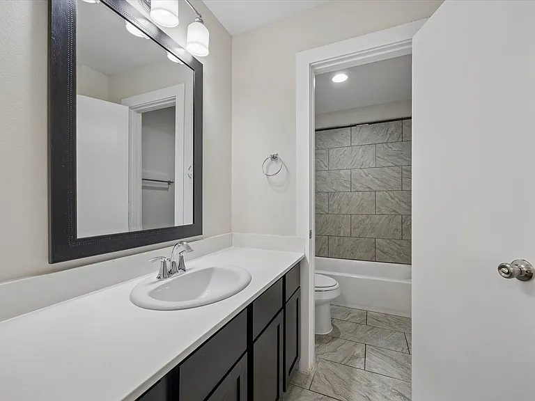 4300 Rosslyn — Photo 35