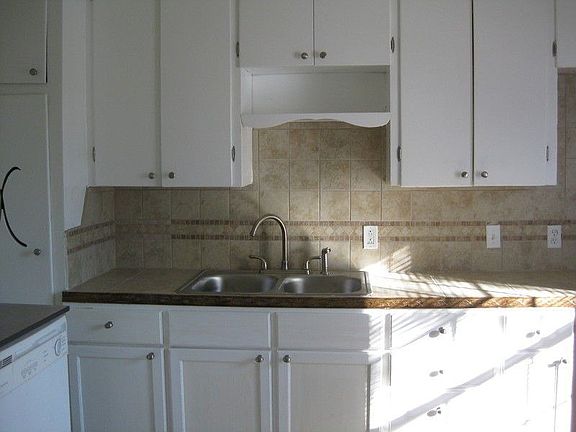 5th image of 3920 Thomas Dr