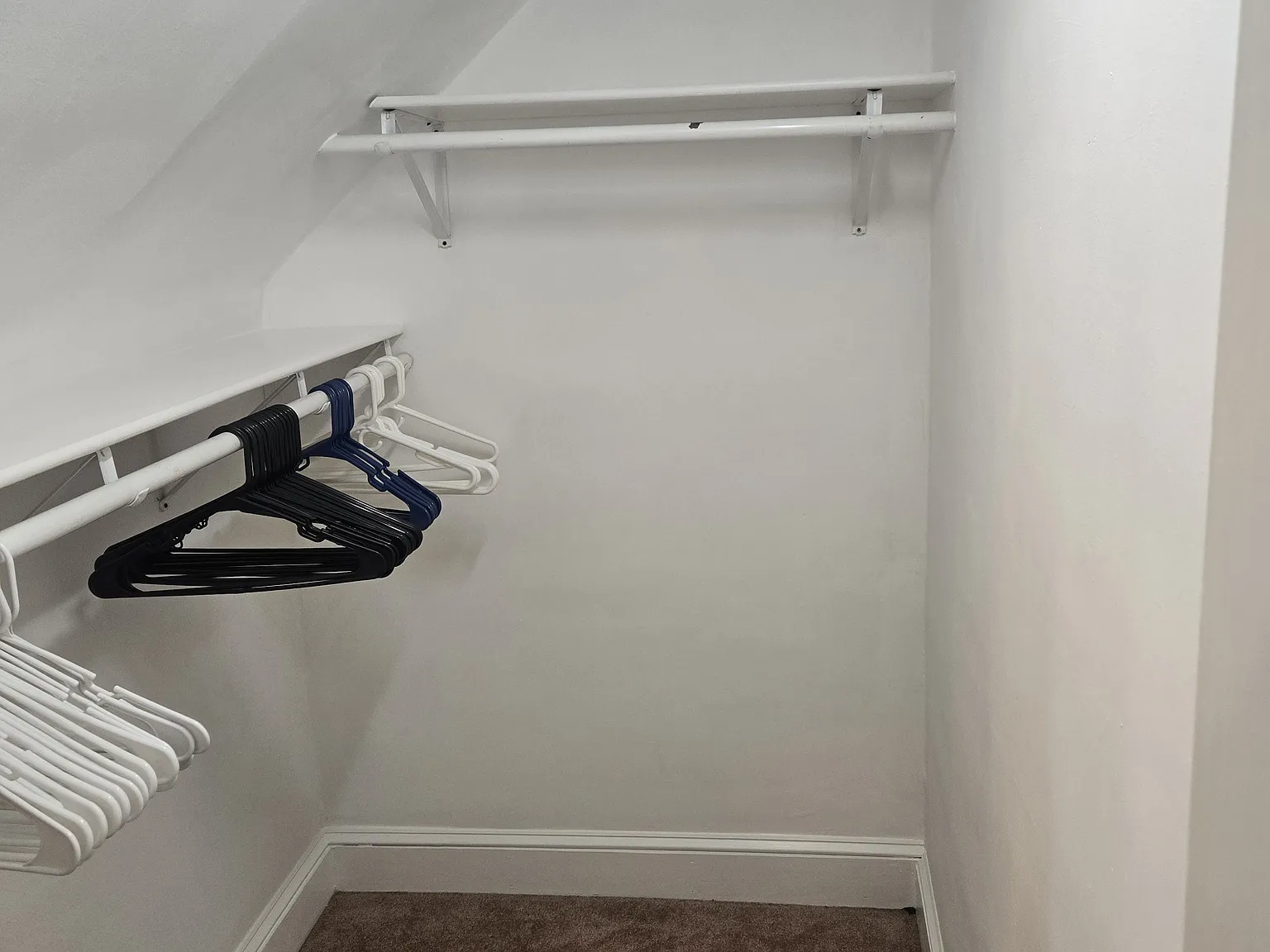 1 bed, 700 sqft, $1,200 — Photo 2