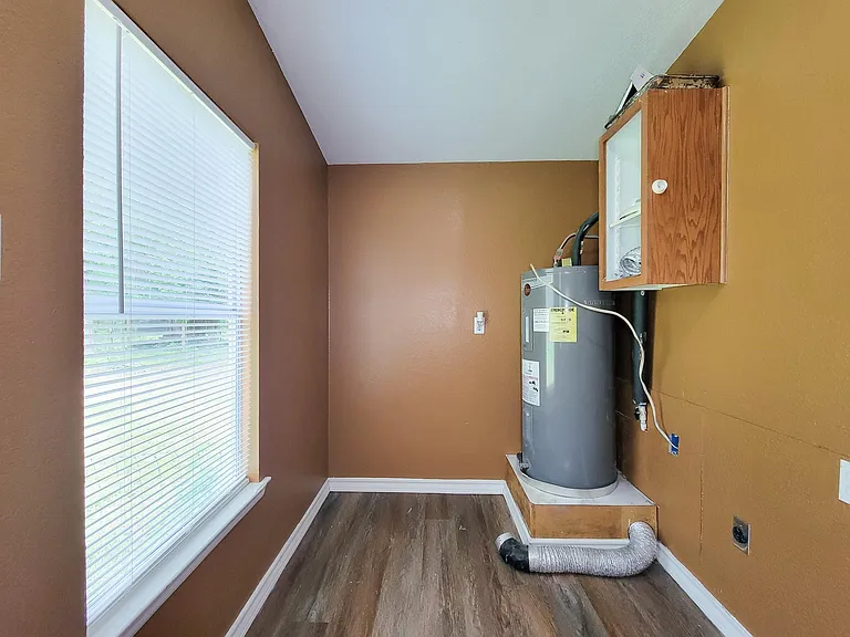 20284 Forest Woods Ln — Photo 21