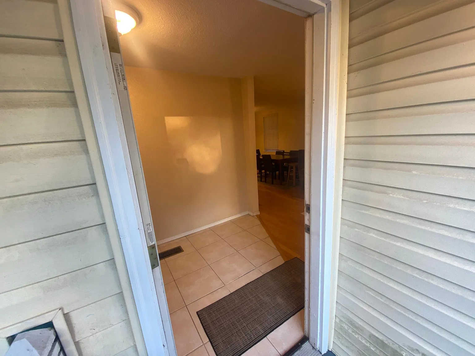 2 bed, 950 sqft, $1,600 — Photo 2