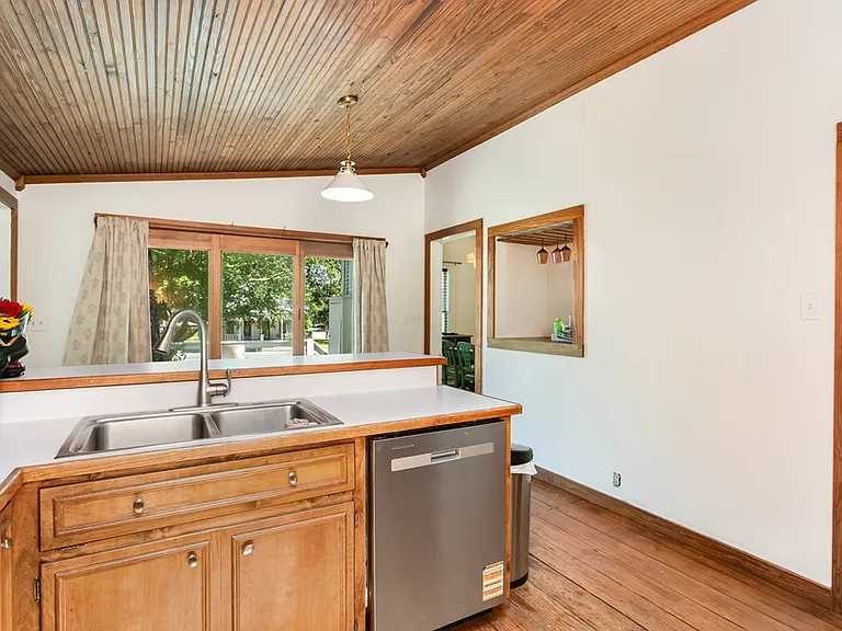 112 N Acorn St — Photo 10