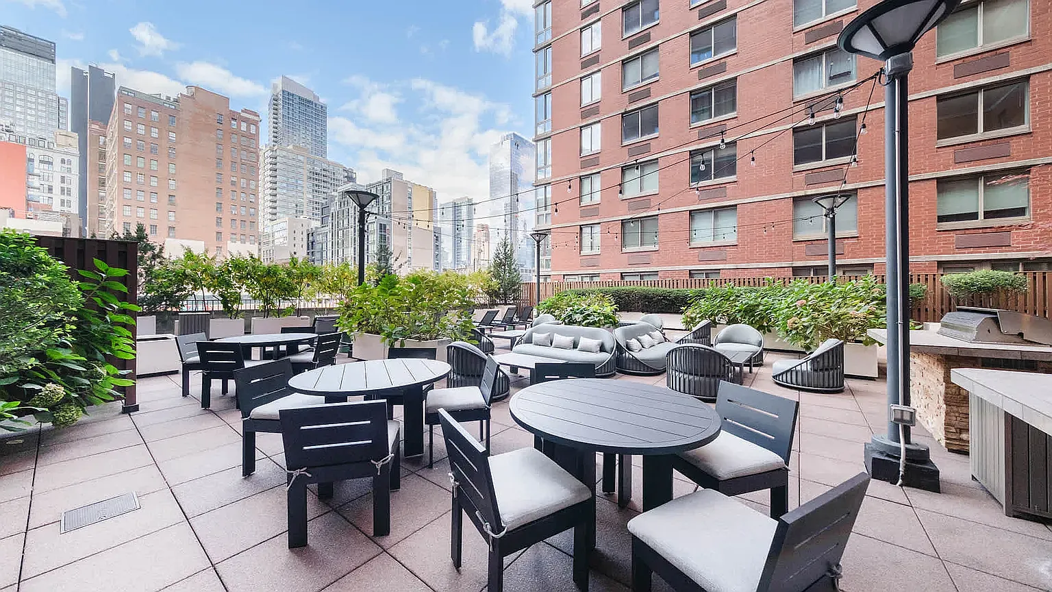 400 West 37th Street — Photo 4