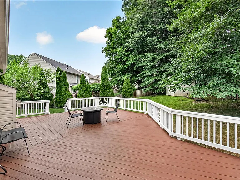 6455 Saddlebrook Ln — Photo 40