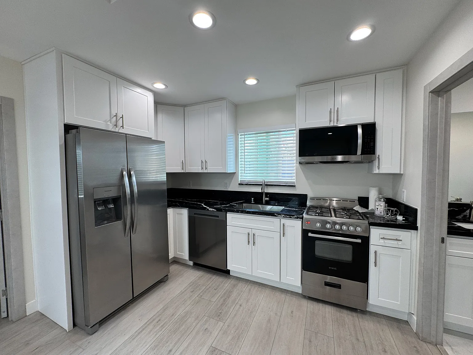 Louise Ave, Granada Hills — Photo 3