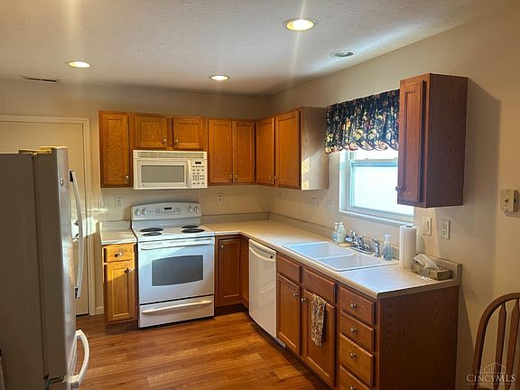 5th image of 50 W Persimmon Dr