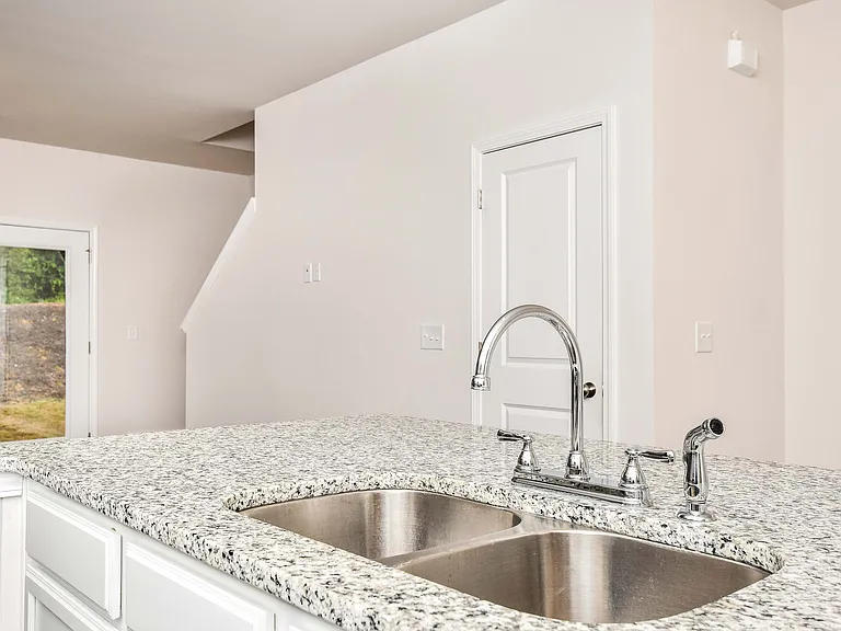 106 Crestwind Dr — Photo 5